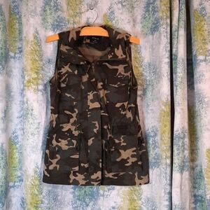 Active USA camo zip up vest
